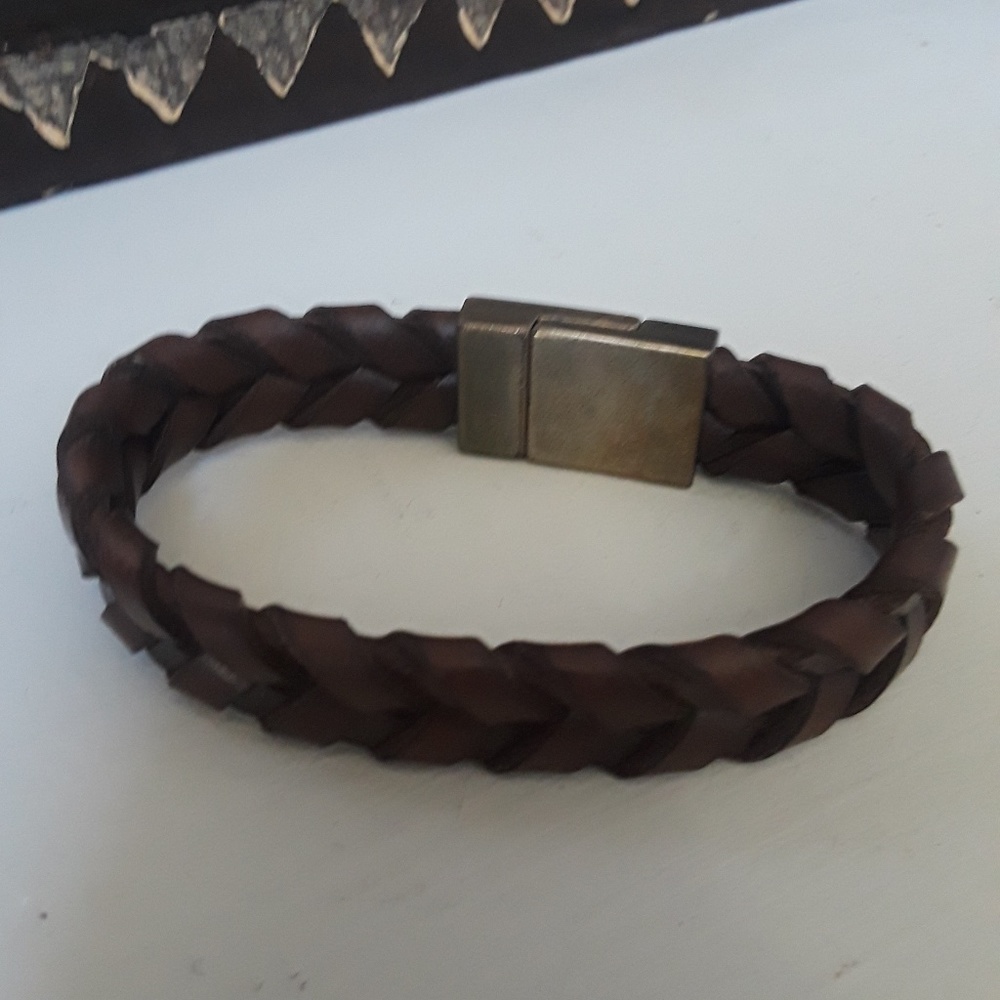 Men's leather bracelet